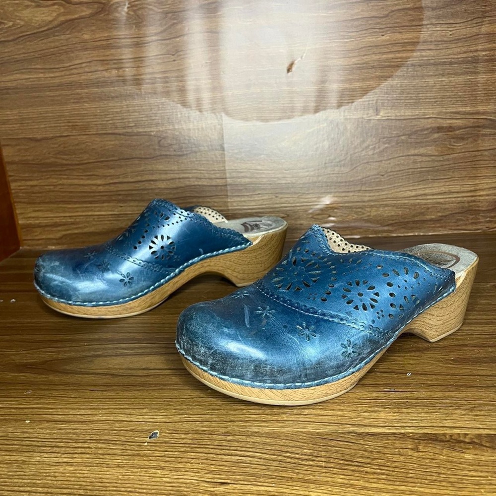 Dansko Leather Skylar Floral Laser Cutout Clogs Mules dusty blue women’s 7.5-8